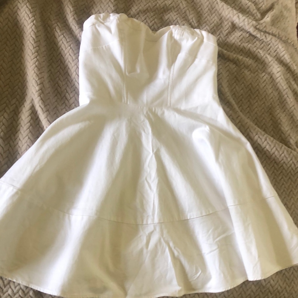 White sweetheart neckline cocktail dress
